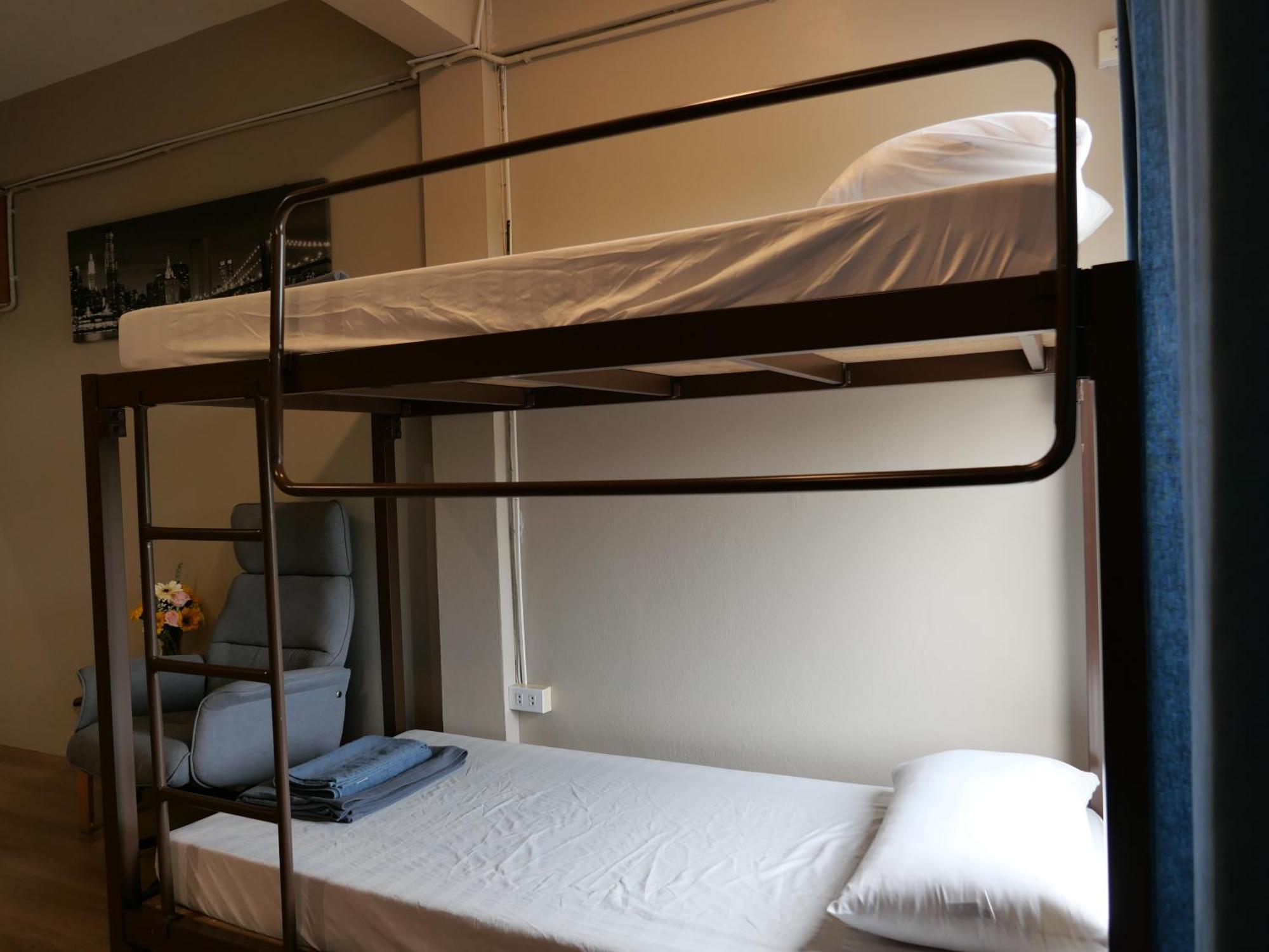 Films House Hostel Bang Saen Ngoại thất bức ảnh