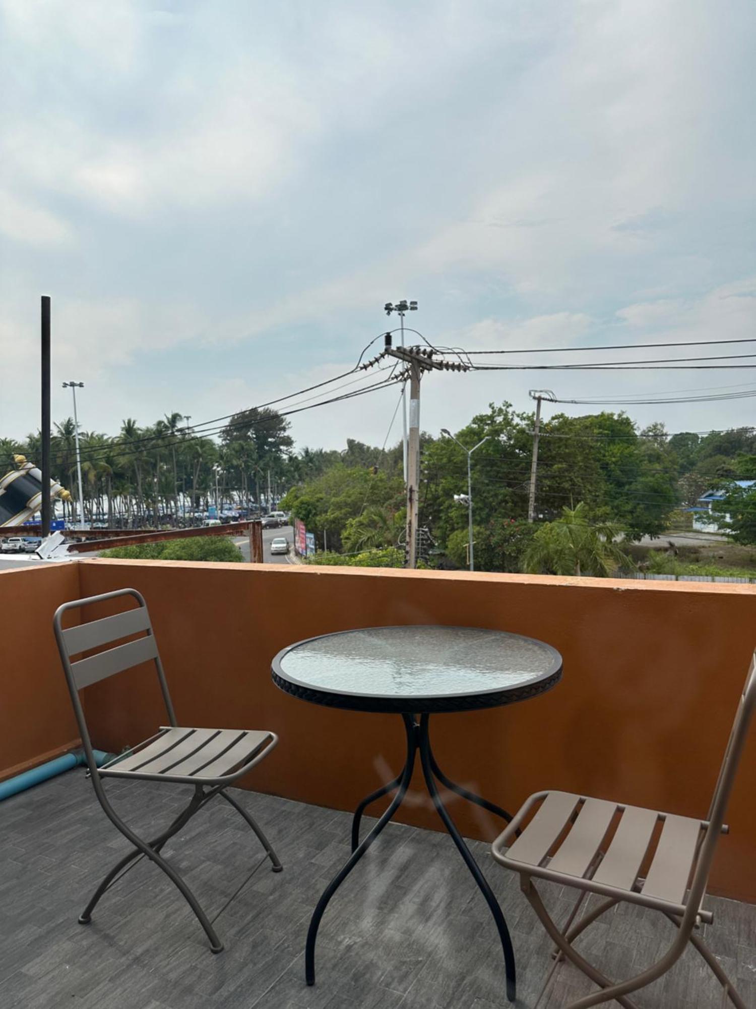 Films House Hostel Bang Saen Ngoại thất bức ảnh